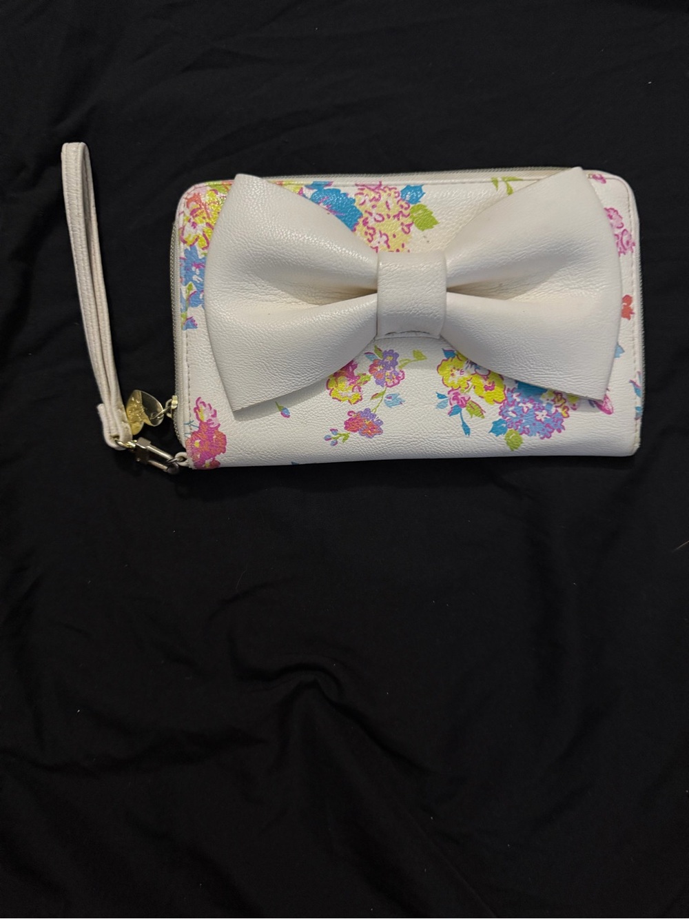 Betsey Johnson White Floral Bow Wristlet Wallet with Multicolor Flowers